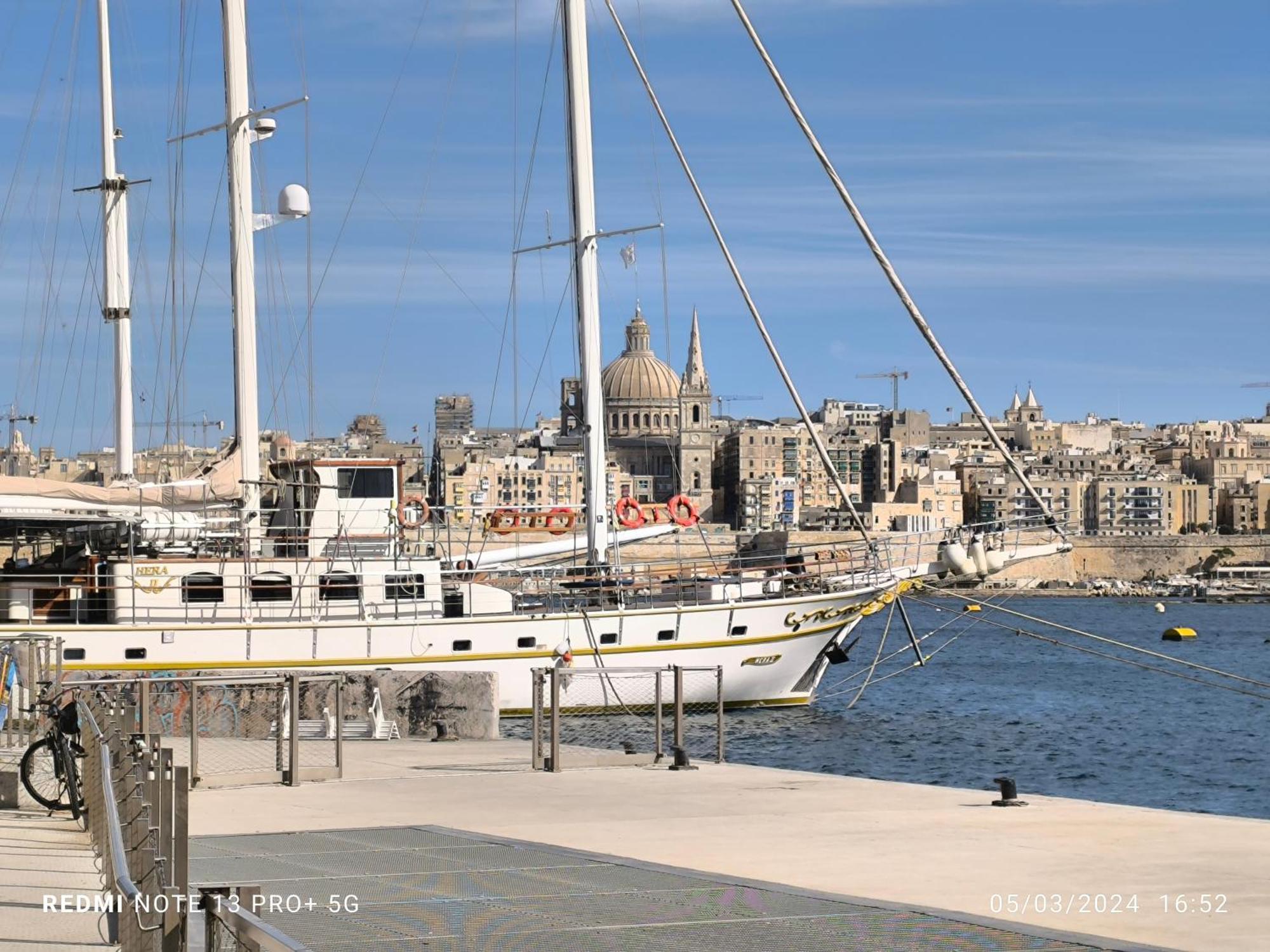 One Bedroom Tea Apartment Il-Gzira Eksteriør bilde
